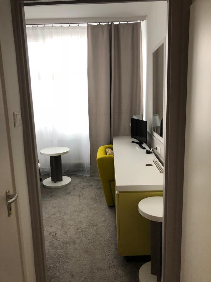 Pelikan Vendeghaz Hotel Szolnok Exterior foto